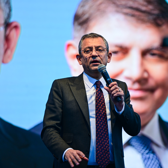 CHP Genel Başkanı Özel, İzmir'de halk buluşması etkinliğine katıldı