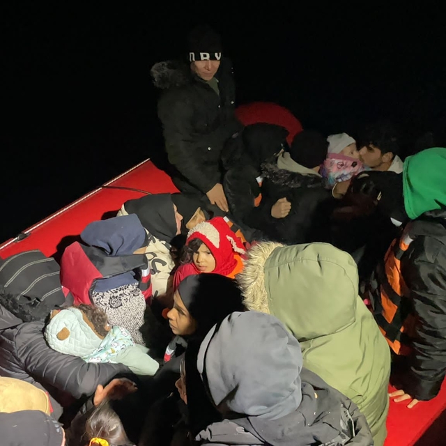 Ayvalık açıklarında 31 düzensiz göçmen yakalandı