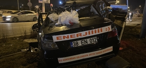 Kayseri'de gelin arabasının karıştığı trafik kazasında 4 kişi yaralandı