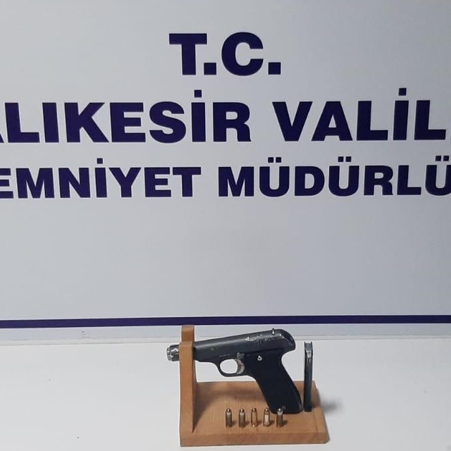 Balıkesir'de firari iki hükümlü yakalandı