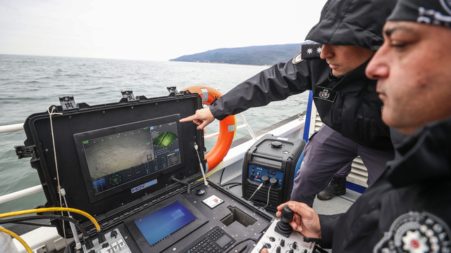 Marmara Denizi'nde batan geminin mürettebatı İnsansız Su Altı Robotu ile aranıyor