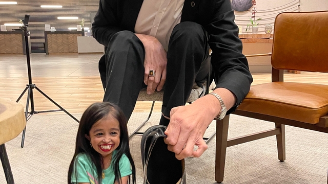 Dünyanın 'en uzun erkeği' Sultan Kösen ile 'en kısa kadını' Jyoti Amge, ABD'de buluştu