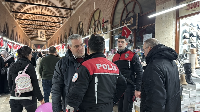 Edirne'de tarihi çarşının aydınlatma camları kırıldı