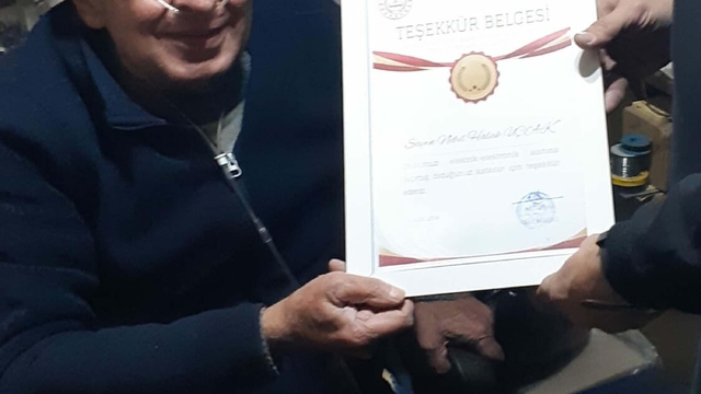 Elektrik mühendisi, 50 yıllık birikimi olan malzemeyi meslek lisesi öğrencilerine bağışladı