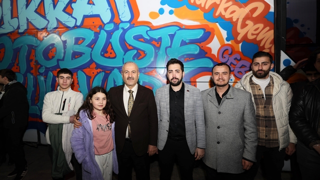  Gebze'de "Gençlik Otobüsü", belediye başkanını gençlerle buluşturuyor