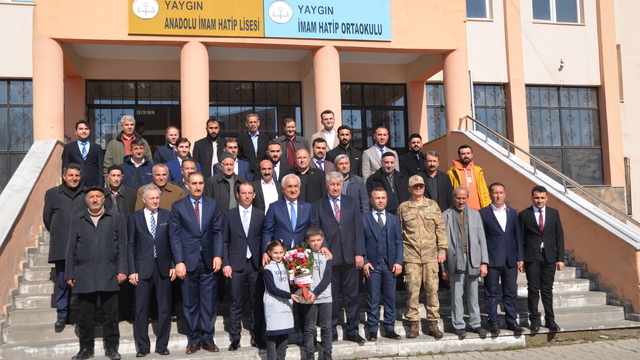 Muş Valisi Çakır, "Vali Olmak" programında öğrencilerle bir araya geldi