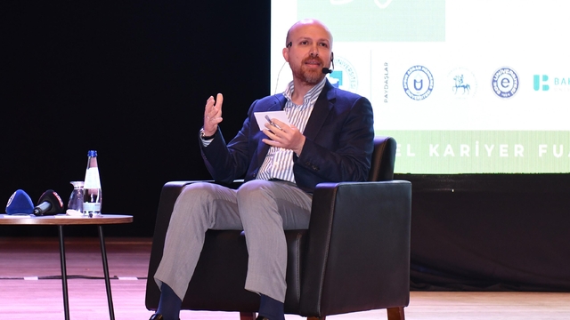 Bilal Erdoğan, Ege Kariyer Fuarı'nda gençlerle buluştu
