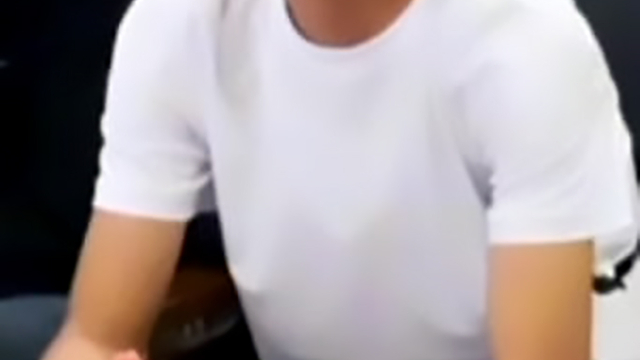 Kırmızı ışıkta beklerken silahlı saldırıda ağır yaralandı