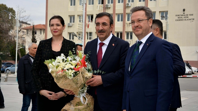 Cevdet Yılmaz: Enflasyonla mücadele ederken büyümeyi de sürdürüyoruz, sürdüreceğiz (3)