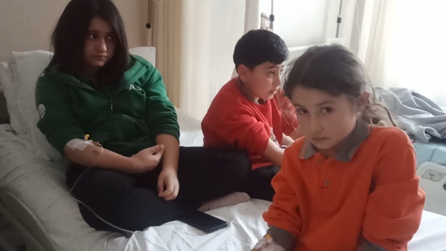 Market açılışında pamuk şeker yiyen 11 öğrenci hastanelik oldu