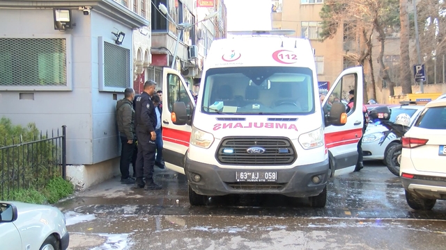 Şanlıurfa'da polis merkezi önünde silah ve bıçaklı kavga: 2 yaralı, 5 gözaltı 