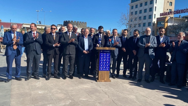 Saadet Partisi Diyarbakır Büyükşehir Belediye Başkan adayı Fırat, açıklamalarda bulundu: