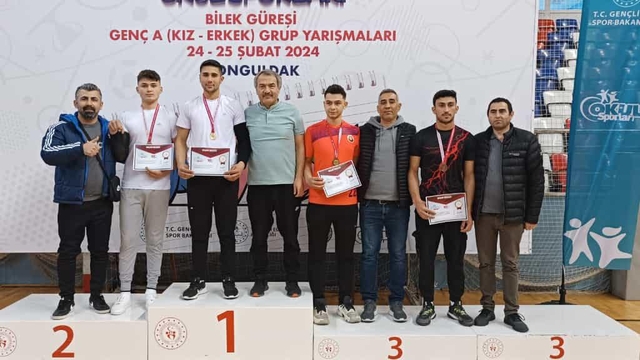 Mecitözü'nden 13 öğrenci bilek güreşinde derece elde etti