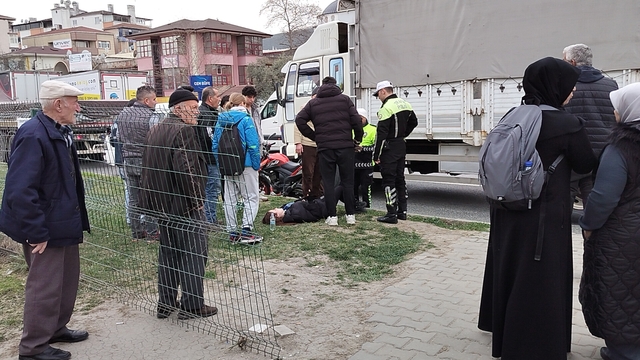Orhangazi'de motosikletin yayaya çarptığı kazada 2 kişi yaralandı