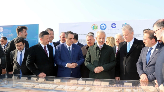 Bakan Uraloğlu: Lojistik sektörü rotayı Kemalpaşa'ya çevirecek