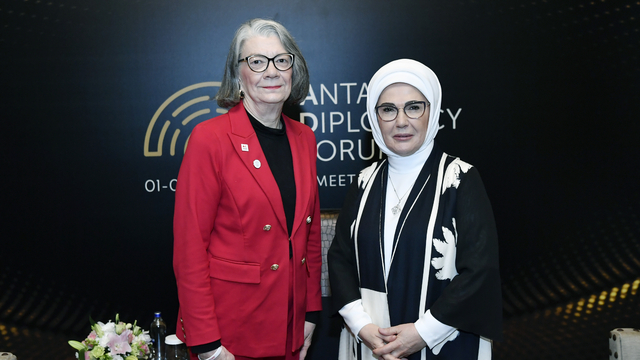 Emine Erdoğan Uluslararası Kızılay ve Kızılhaç Federasyonu Başkanı Forbes ile görüştü