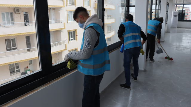 Midyat Cumhuriyet Başsavcısı Gürgah, çalışan hükümlülere eşlik etti