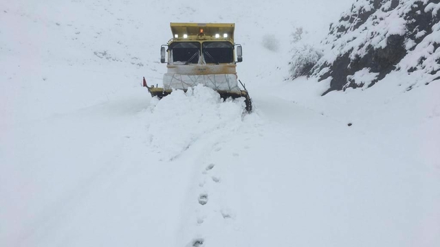 Elazığ'da 5 köy yolu kardan kapandı