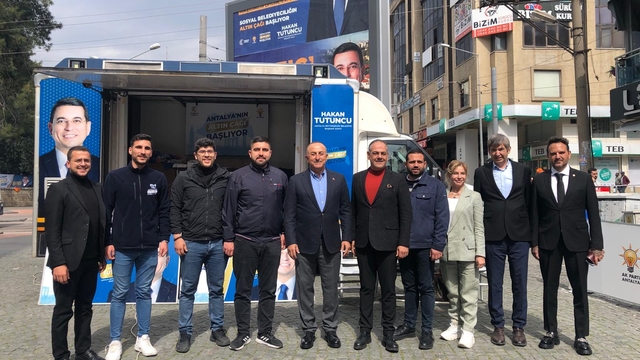 Muratpaşa Belediye Başkan Adayı Manavoğlu, seçim çalışmalarını sürdürdü