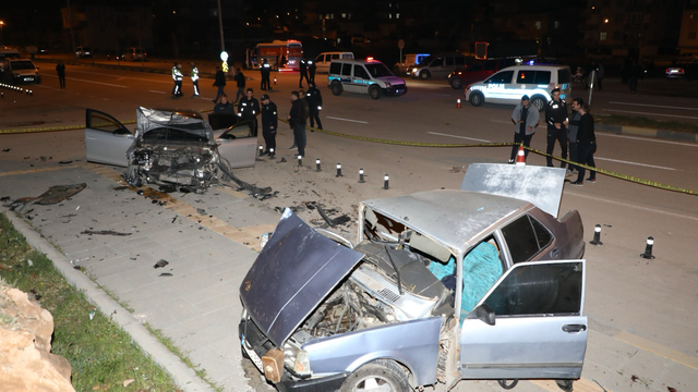 Gaziantep'te 2 otomobilin çarpıştığı kazada 7 kişi yaralandı