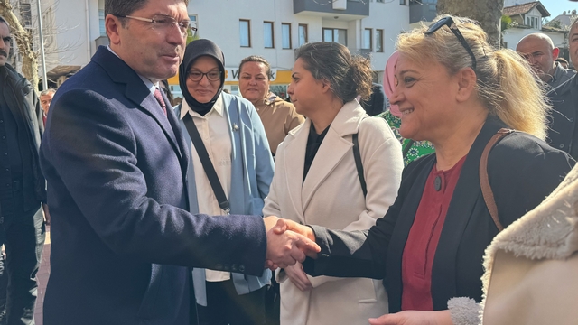 Adalet Bakanı Tunç, Amasra'da esnaf ziyaretinde bulundu