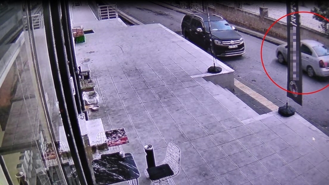 Sokak kedisini ezip yoluna devam etti