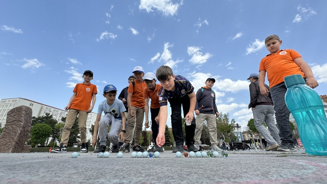 Çorum'da "Çiğdem Aşı ve Geleneksel Çocuk Oyunları Etkinliği" düzenlendi