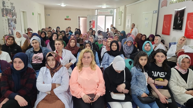 Tekkeköy'de kadınlara "dijital pazarlama ve dijital okuryazarlık" eğitimi verildi