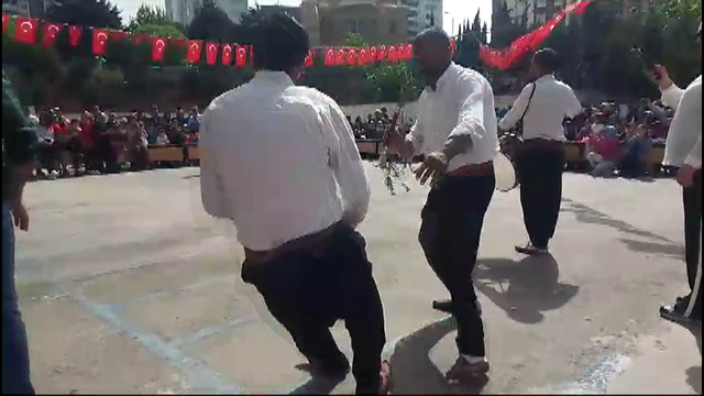 23 Nisan kutlamalarında zurnacının bayılması kamerada