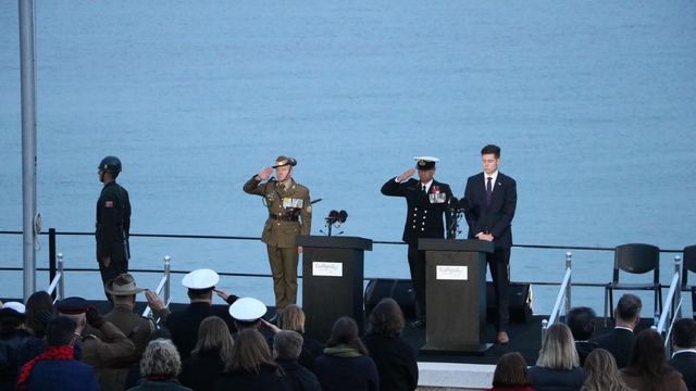 Anzaklar,  Gelibolu Yarımadası'nda Şafak Ayini ile anıldı