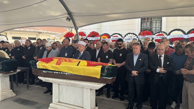 Eski milli futbolculardan Mehmet Işıkal'ın cenazesi toprağa verildi