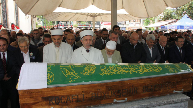 Acun Ilıcalı'nın vefat eden amcasının cenazesi, Kocaeli'de defnedildi