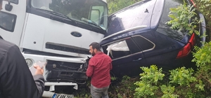 Bursa'da, kamyonun çarptığı cipteki anne ile oğlu öldü