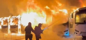 Kartepe'de otobüs markasına ait otoparkta çıkan yangın kamerada; 15 araç kül oldu