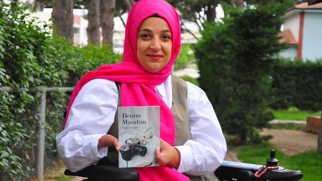 Tuğba, kullanabildiği 2 parmağıyla 150 sayfalık kitap yazdı: Benim Masalım