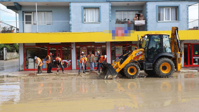 Hatay'da selin izleri siliniyor