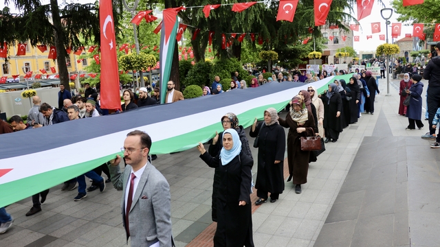 Trabzon'da Filistin'e destek için yürüyüş ve oturma eylemi yapıldı