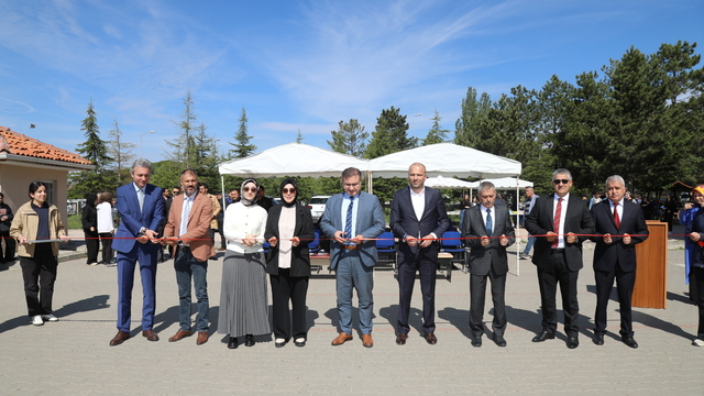 Çubuk'ta TÜBİTAK Bilim Fuarı açıldı