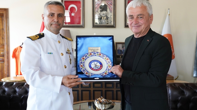 TCG Gaziantep ve TCG Karayel gemileri Finike Limanı'na demirledi