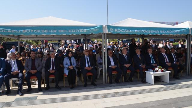 Kocaeli'de Darıca Millet Bahçesi Kütüphanesi hizmete açıldı