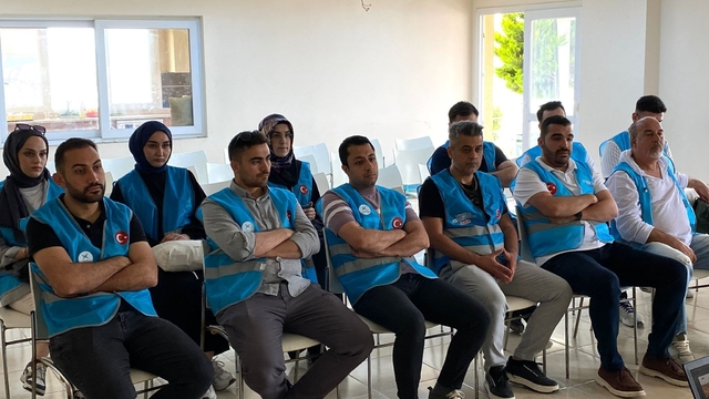 TÜGVA İzmir gönüllülerine yangına müdahale eğitimi verildi