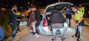 Edirne'de 'dur' ihtarına uymayan otomobilde balık istifi 14 kaçak göçmen