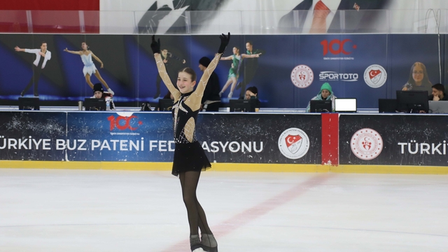 Artistik Buz Pateni ve Senkronize Buz Pateni yarışmaları Samsun'da başladı