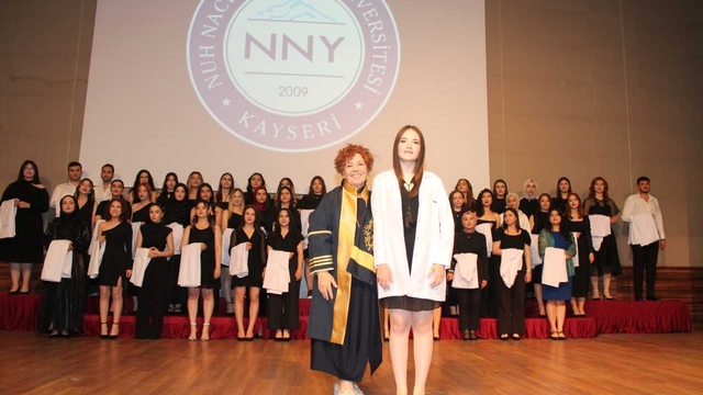 Nuh Naci Yazgan Üniversitesinde "Önlük Giyme ve Işık Alma" töreni yapıldı