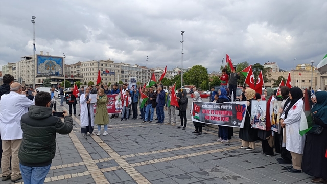 Kayseri'de sağlık çalışanları "sessiz yürüyüş" ile İsrail'i protesto etti