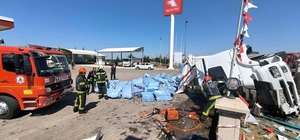 Denizli'de akaryakıt istasyonunun duvarına çarpan kamyonun şoförü öldü