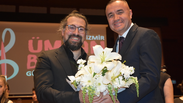 İzmir'de güzel sanatlar lisesi öğrencilerinden "Cumhuriyet Yüzyılı" konseri