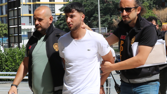 Antalya'da 2 kişiyi tabancayla yaralayan şüpheli, yakalanıp, tutuklandı