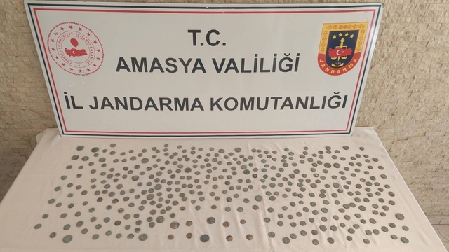 Amasya'da Pontus Krallığı dönemine ait 582 sikke ele geçirildi