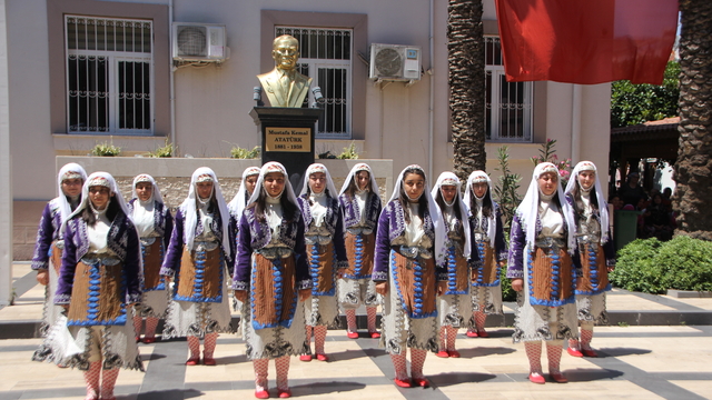 Serik'te resim ve el sanatları sergisi açıldı